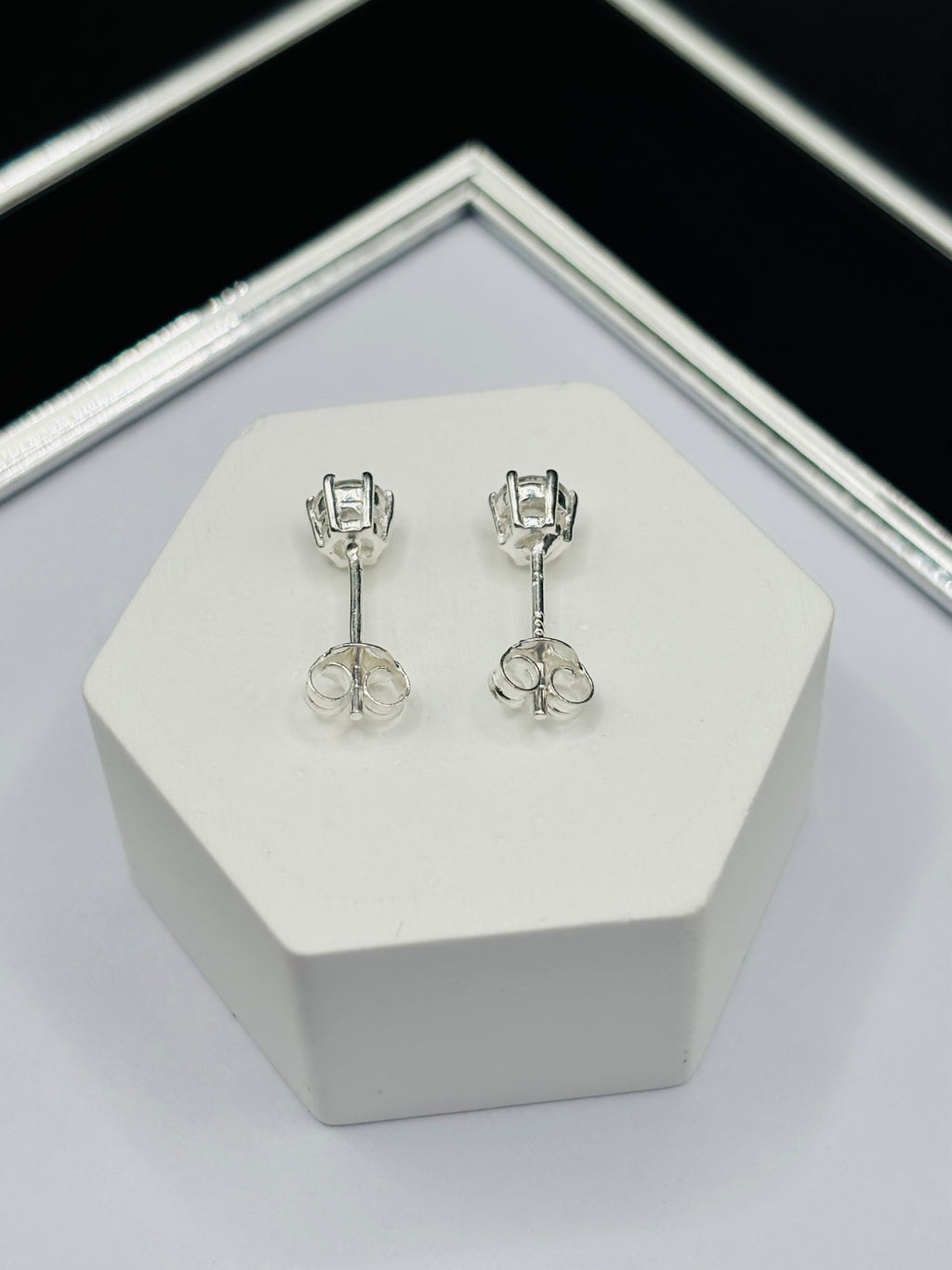 S925 Silver Round Stone Earrings 4.8 mm