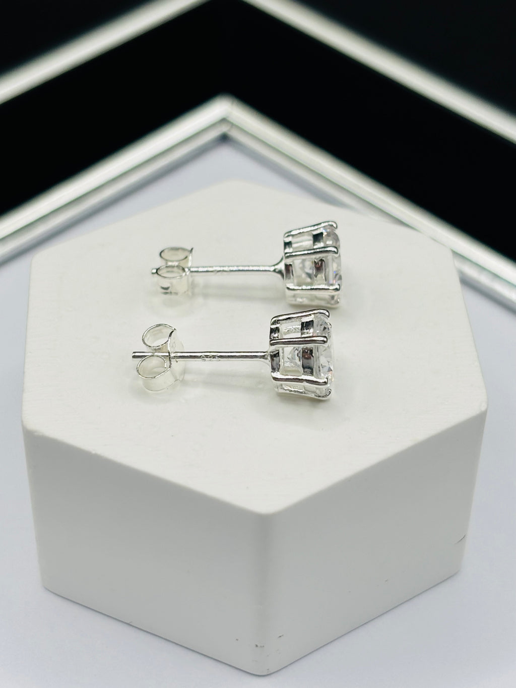 S925 Silver Round Stone Earrings 6.6 mm