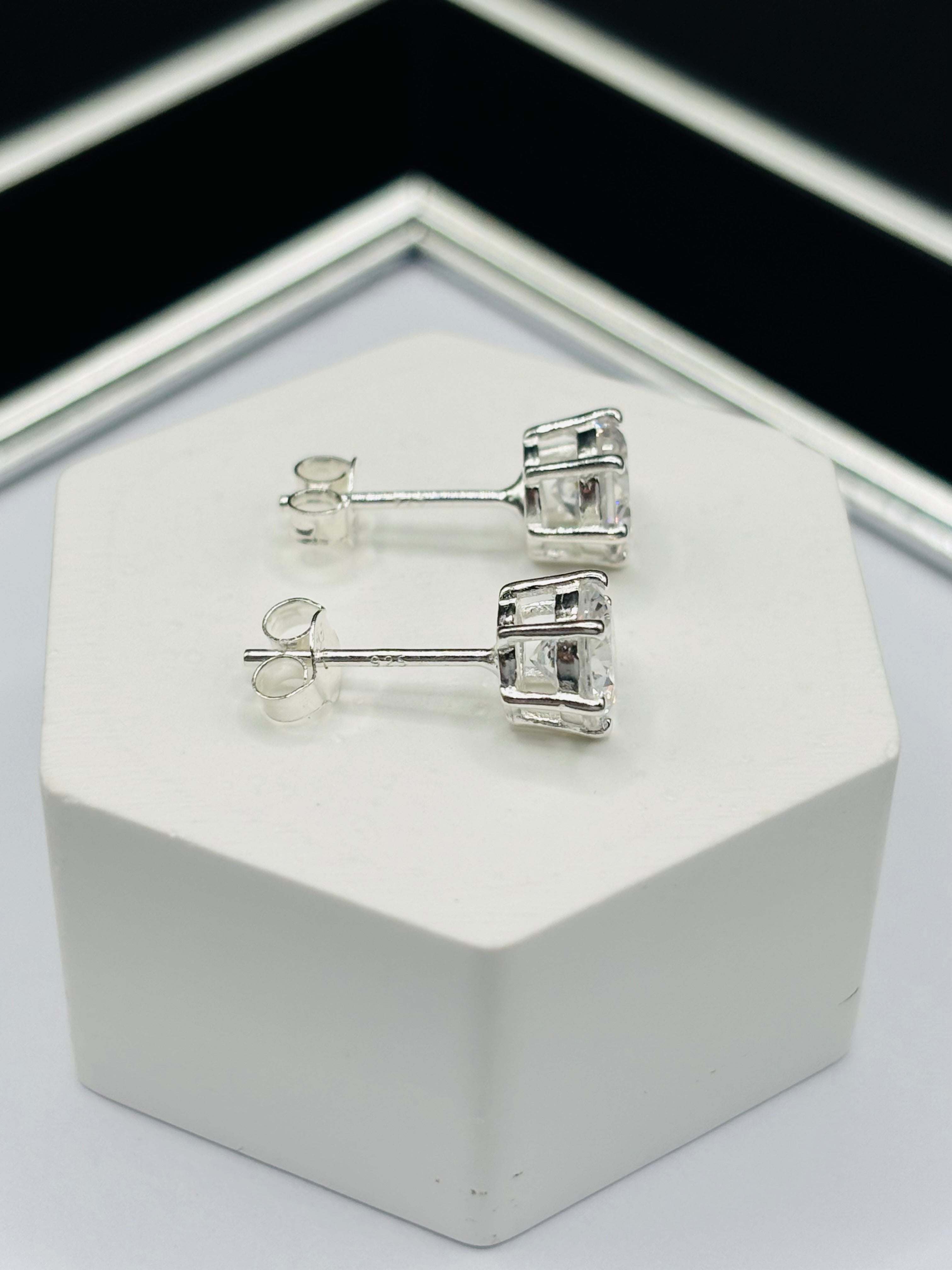 S925 Silver Round Stone Earrings 6.6 mm