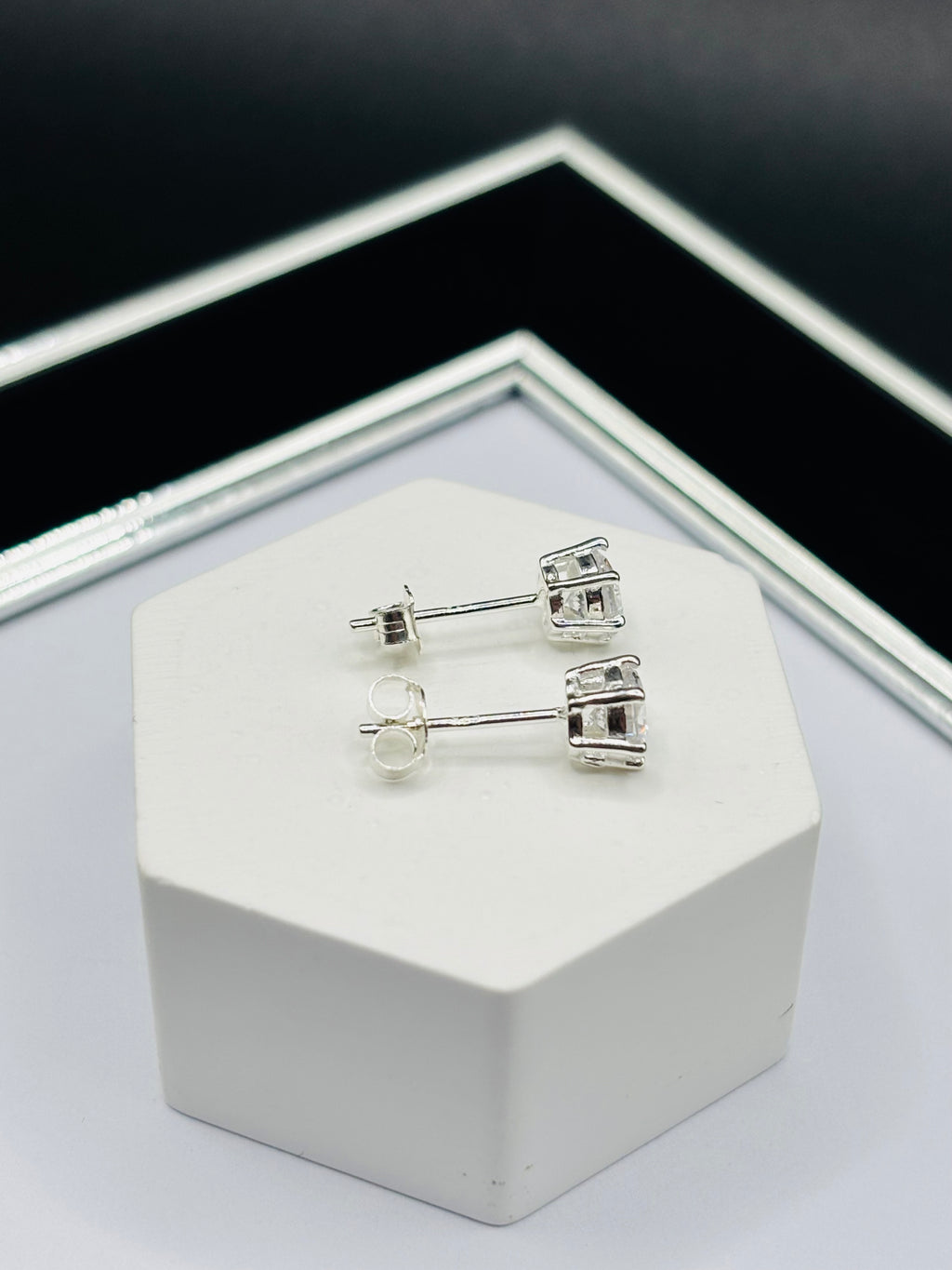 S925 Silver Round Stone Earrings 5.4 mm